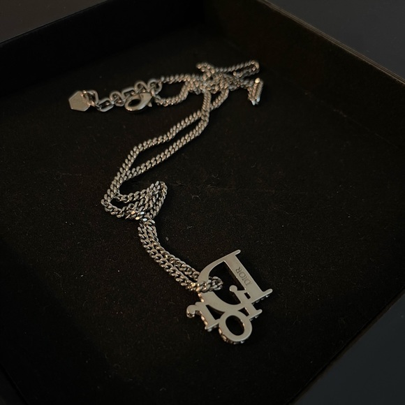 DIOR OBLIQUE PENDANT NECKLACE - Picture 3 of 6